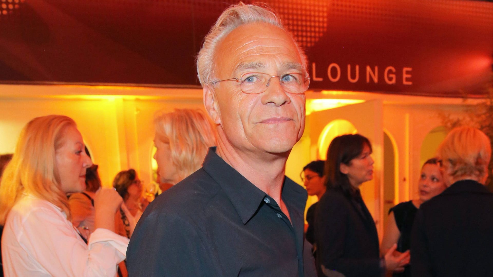 Klaus J. Behrendt: Der Schauspieler ist gelernter Bergmechaniker.