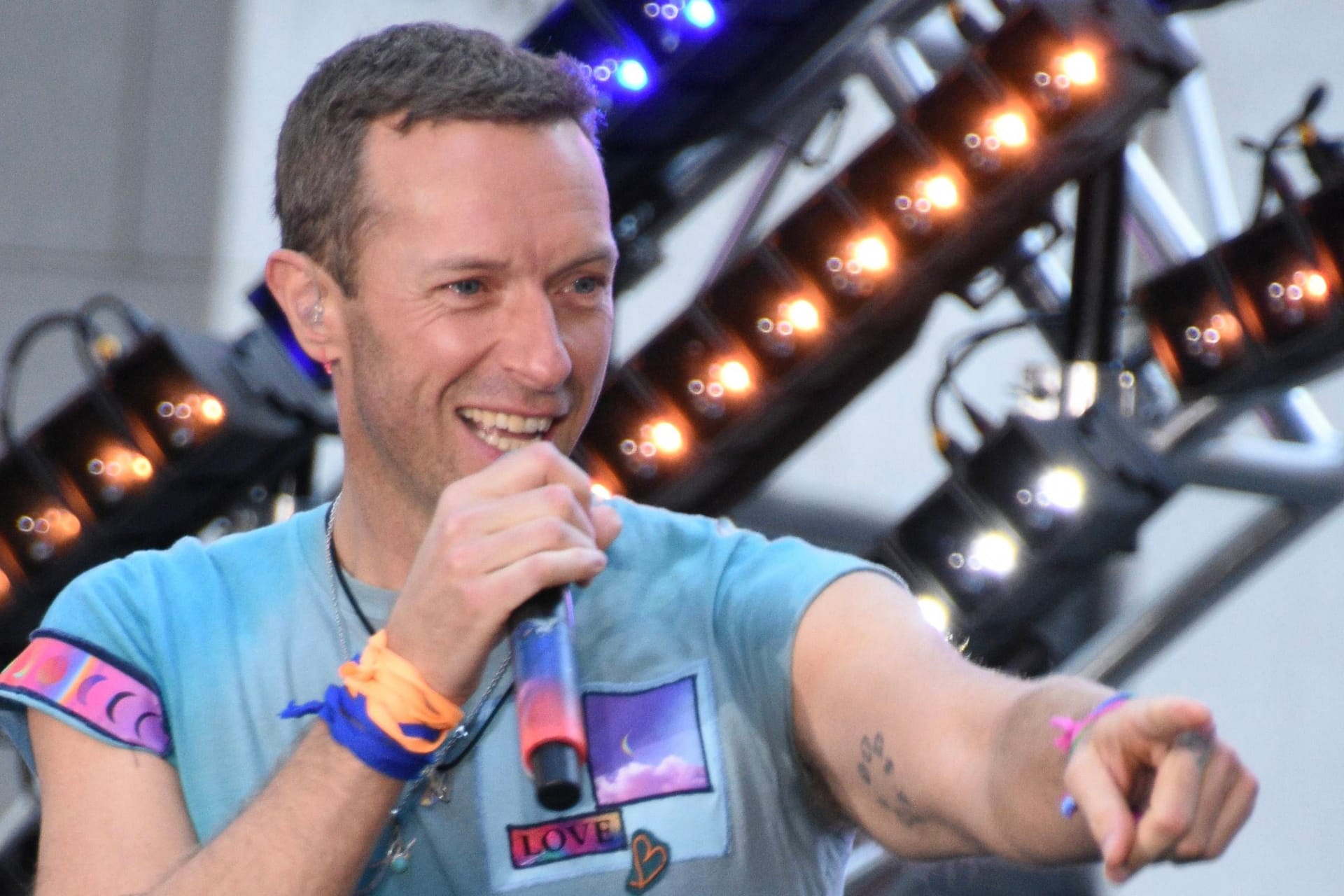 Chris Martin: Der Coldplay-Sänger scherzte über ein Paar auf seinem Konzert.